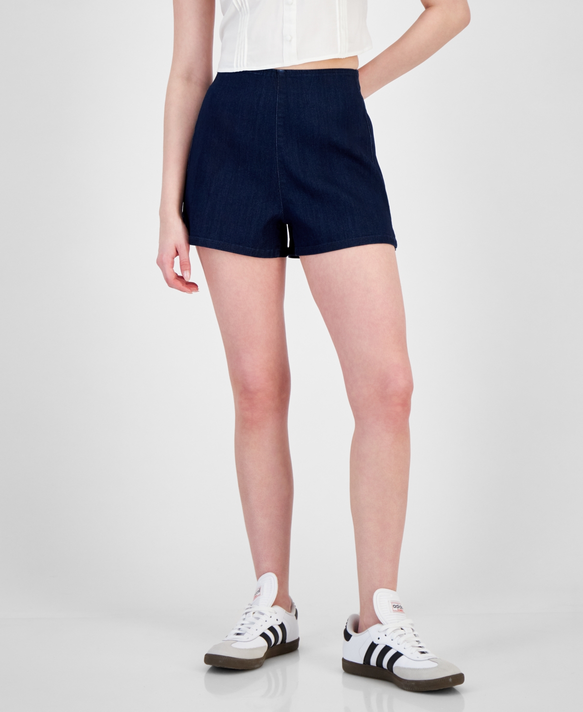 Shop Tinseltown Juniors' High-rise Pull-on Hot Shorts In Reyna Wash