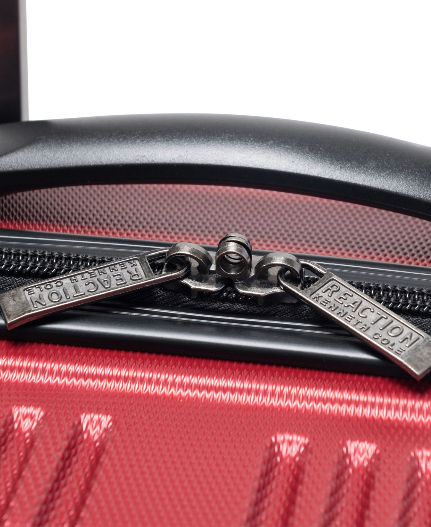 Чемоданы Kenneth Cole Reaction Out of Bounds 2-pc Lightweight Hardside Spinner Luggage Set, цвет: Чёрный — фото 23