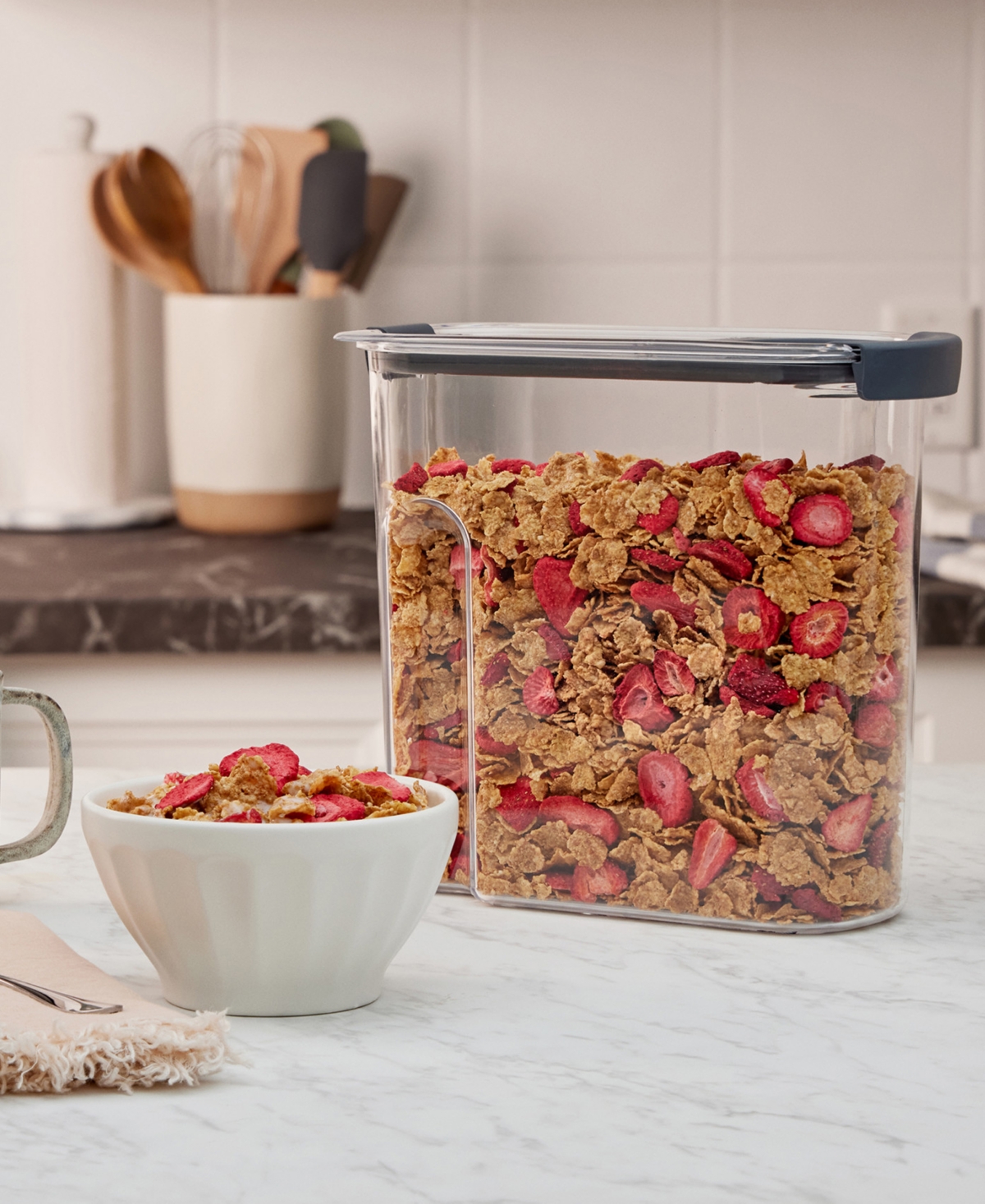 Rubbermaid Brilliance 18-cup Pantry Cereal Keeper In No Color