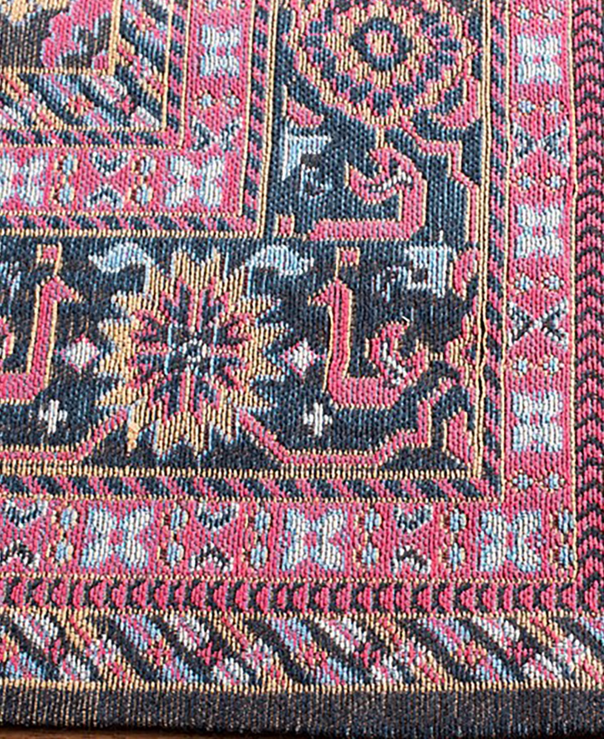 Safavieh Classic Vintage CLV114and Pink Area Rug - Navy