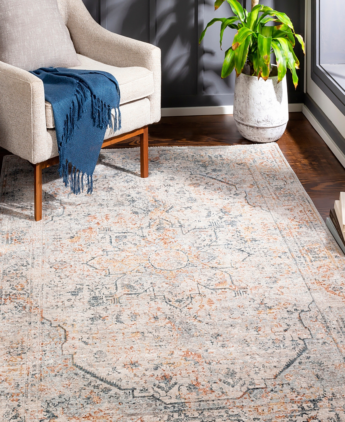 Surya Laila Laa-2310 2'7x4' Area Rug In Silver