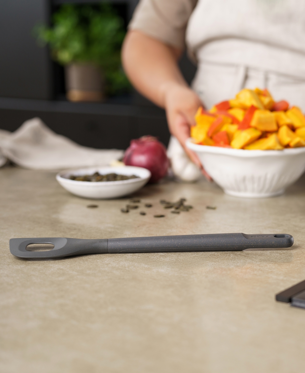 ZYLISS ANGLED OPEN MIXING SPOON 