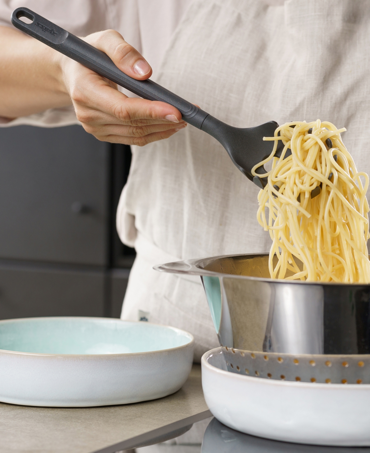 ZYLISS ERGONOMIC HEAT-RESISTANT SPAGHETTI SERVER 