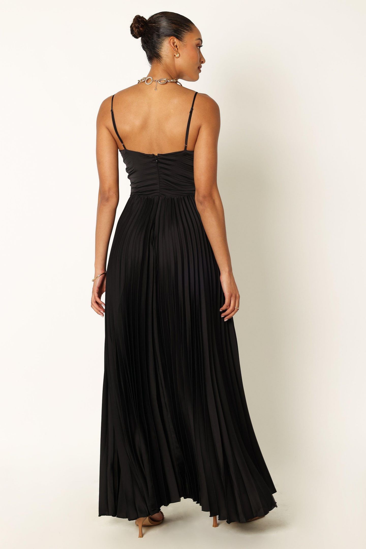 Женское платье Petal and Pup Naira Pleated Maxi, цвет: Чёрный, вариант 1 — фото 4