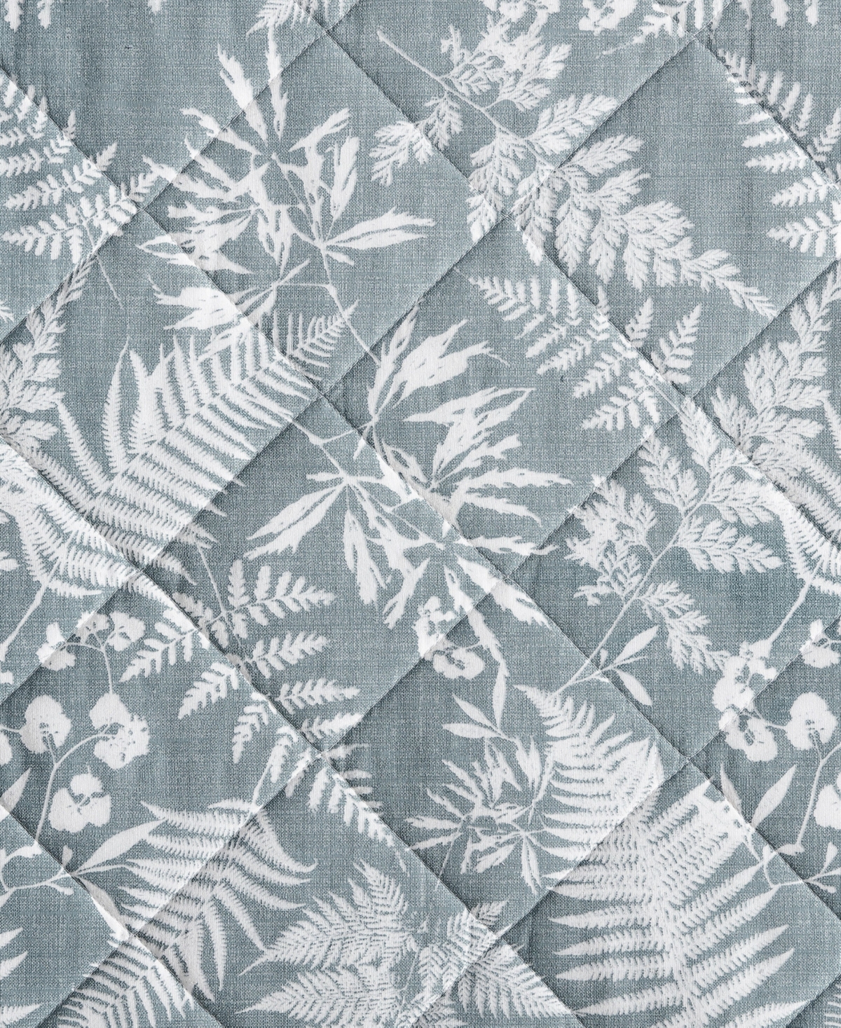 Eddie Bauer Closeout!  Fern Garden Reversible 3 Piece Quilt Set, Full/queen In Mist Green