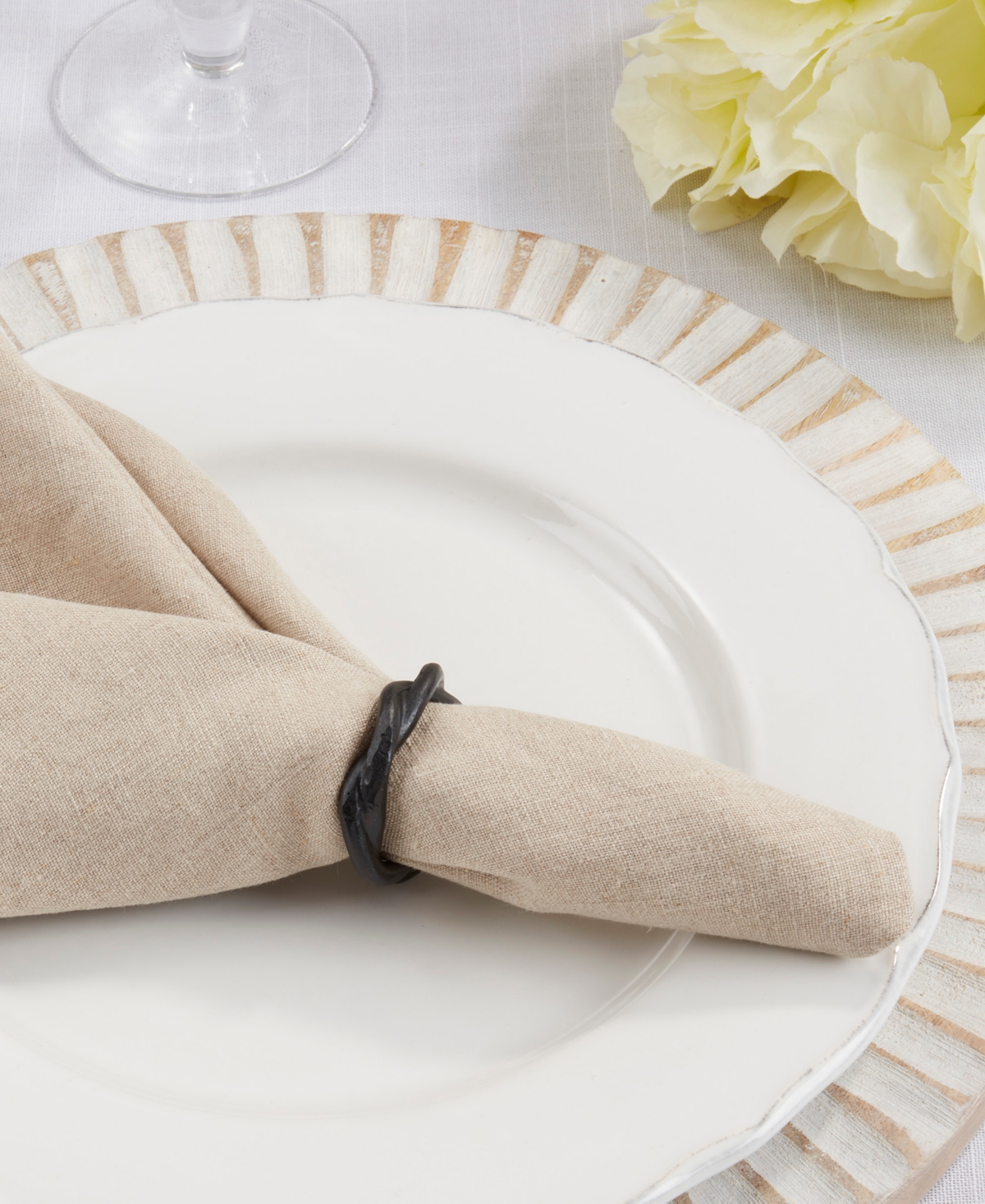 Saro Lifestyle Twisted Resin Napkin Ring Set Of 4,set In Black
