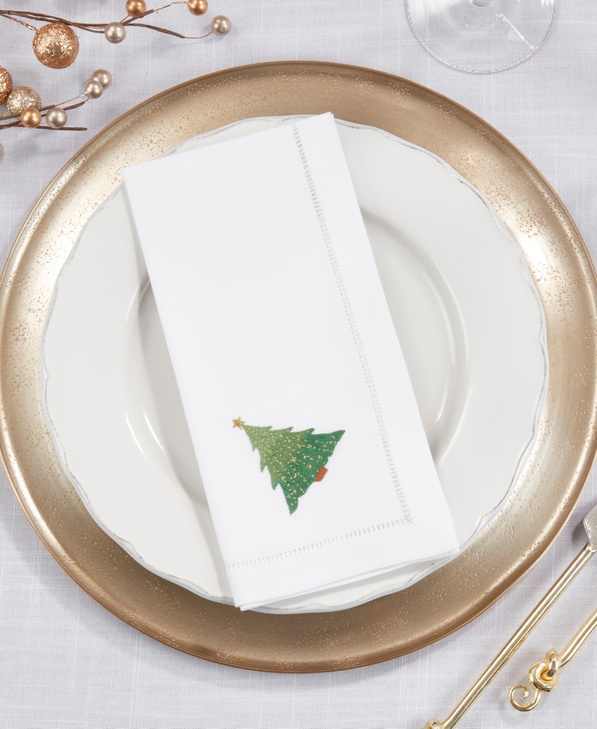 Saro Lifestyle Whimsical Christmas Tree Embroidered Napkin Set Of 6, 20"x20" In White