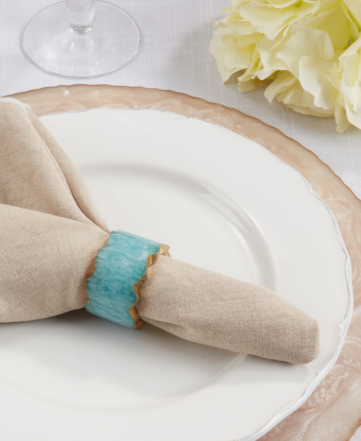 Saro Lifestyle Resin Artistry Napkin Ring Set Of 4 In Gray