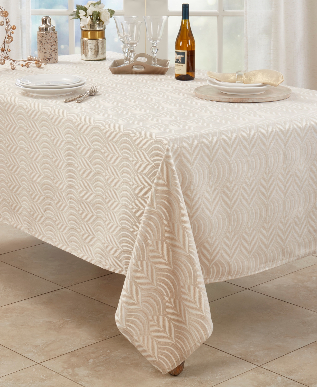 Saro Lifestyle Exquisite Jacquard Design Tablecloth, 72"x120" In Champagne