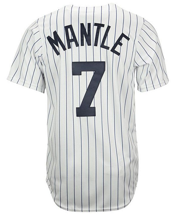MICKEY MANTLE OF the New York Yankees pre-game at Yankee Stadium c- Old