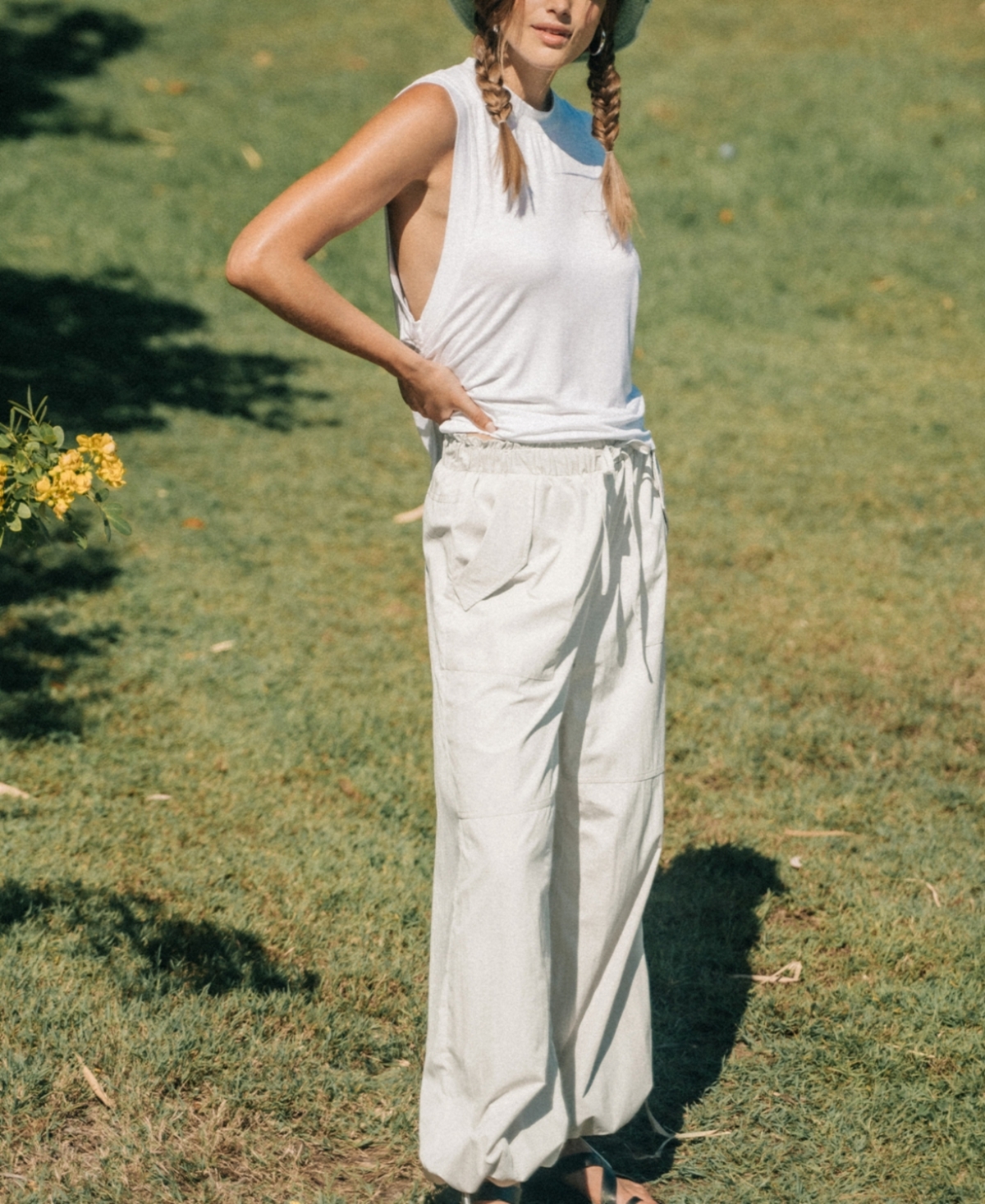 Cupshe Women's White Elastic Waist Tapered Leg Pants -khaki