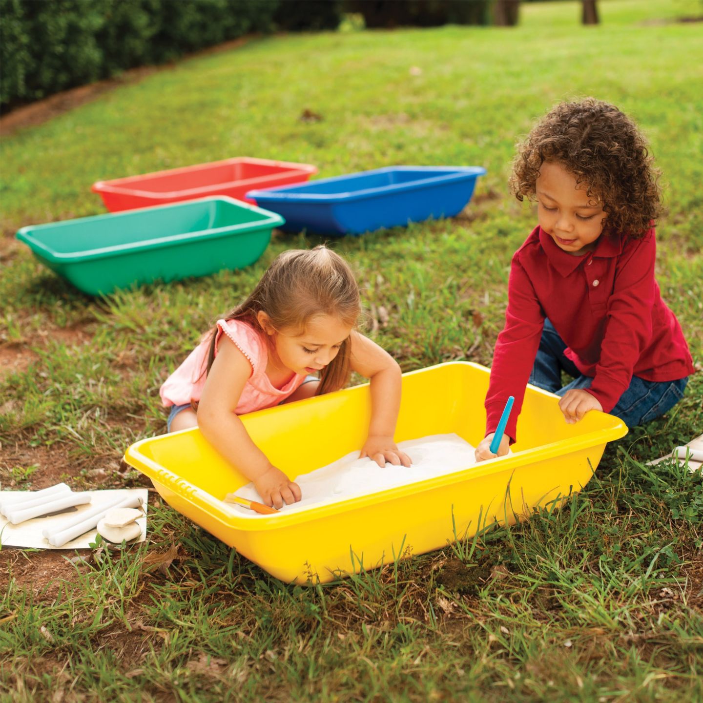 Детские игрушки Edushape Indoor/Outdoor Activity Bin Set Sand and Water Play 4-Piece Storage Bins, Ages 3+ — фото 3