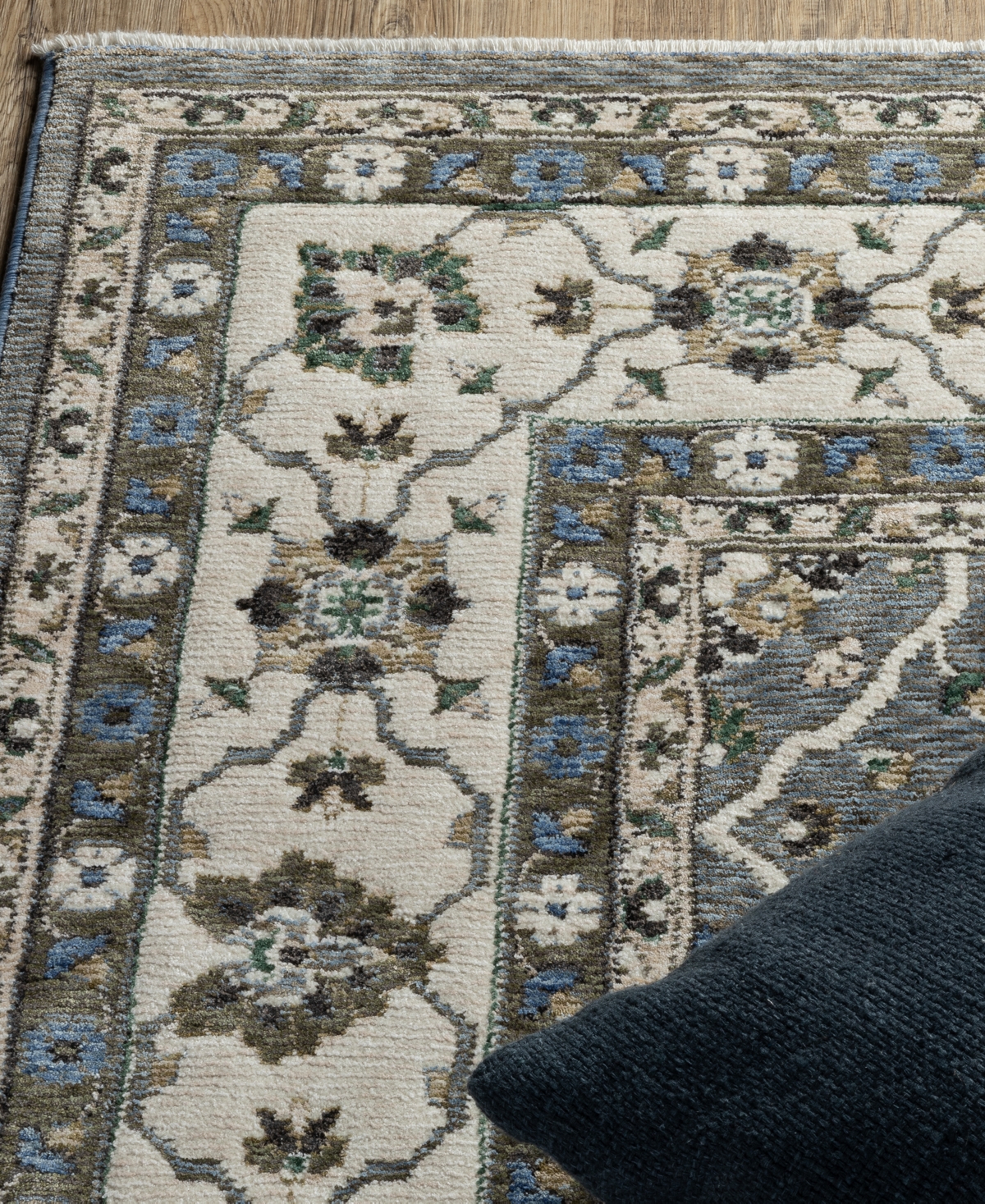 Oriental Weavers Hastings HA07H 3'10x5'5 Area Rug