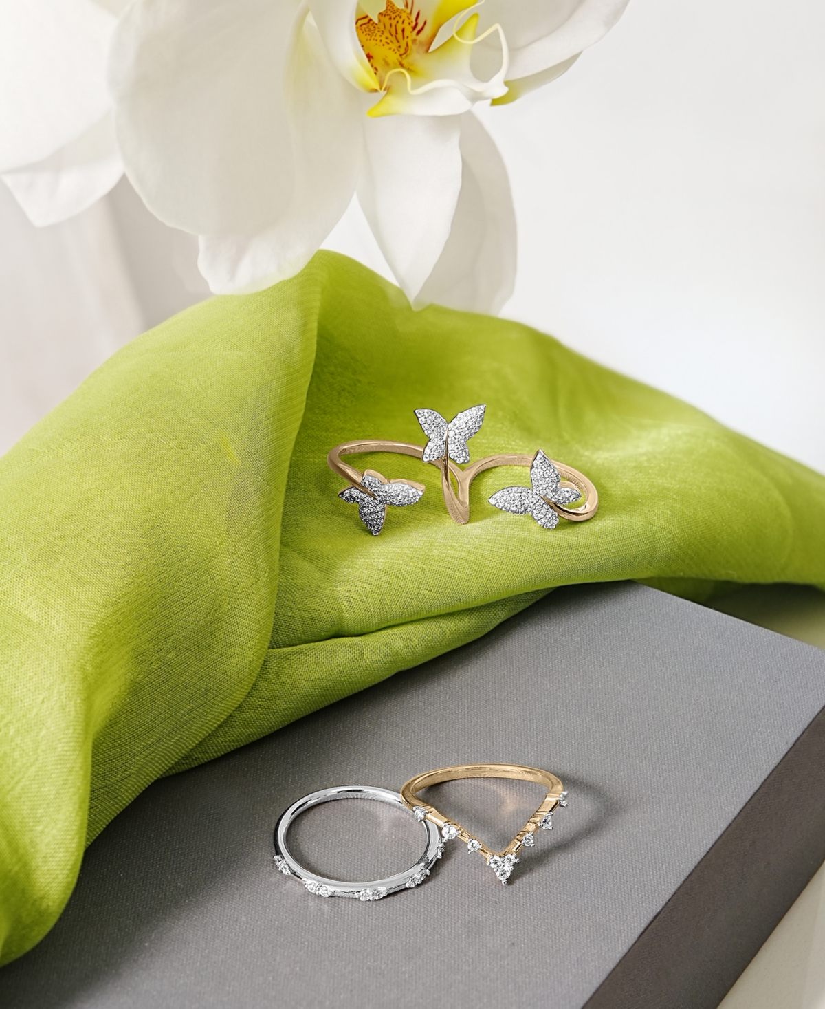 Wrapped Diamond Mini Cluster Stack Band (1/6 Ct. T.w.) In 10k White Gold, Created For Macy's In White Gold