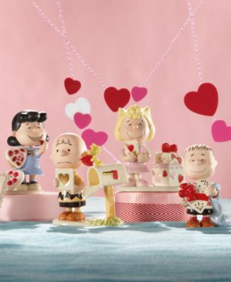 Peanuts 5-Piece Valentine's Day Figurine Set 