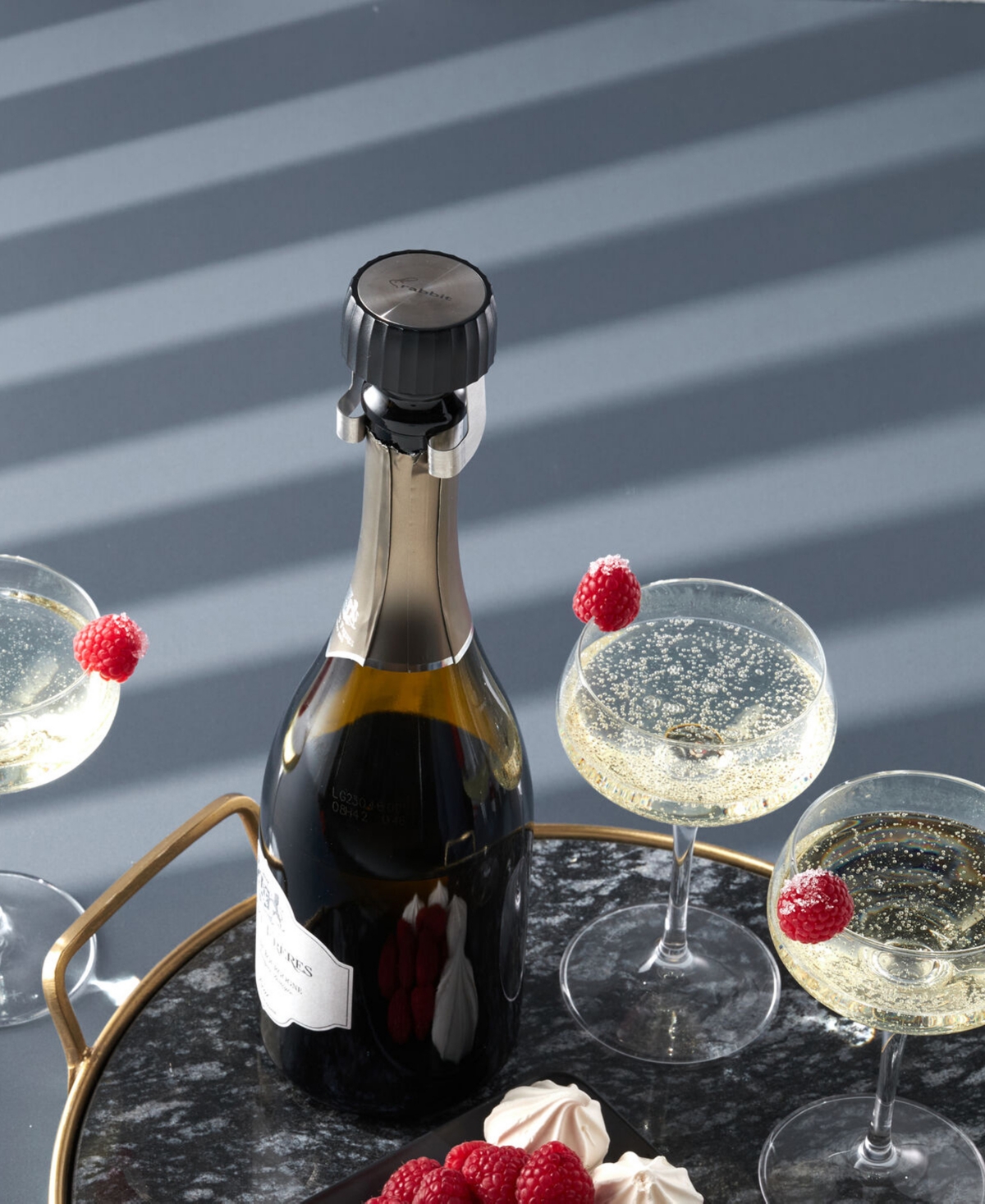 Rabbit Twist Champagne Sealer In Black