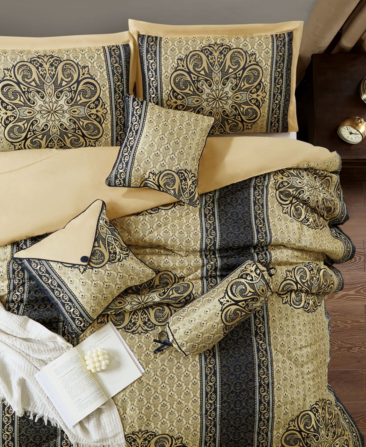 Stratford Park Myhand Medallion 7-Pc. Comforter Set, California King