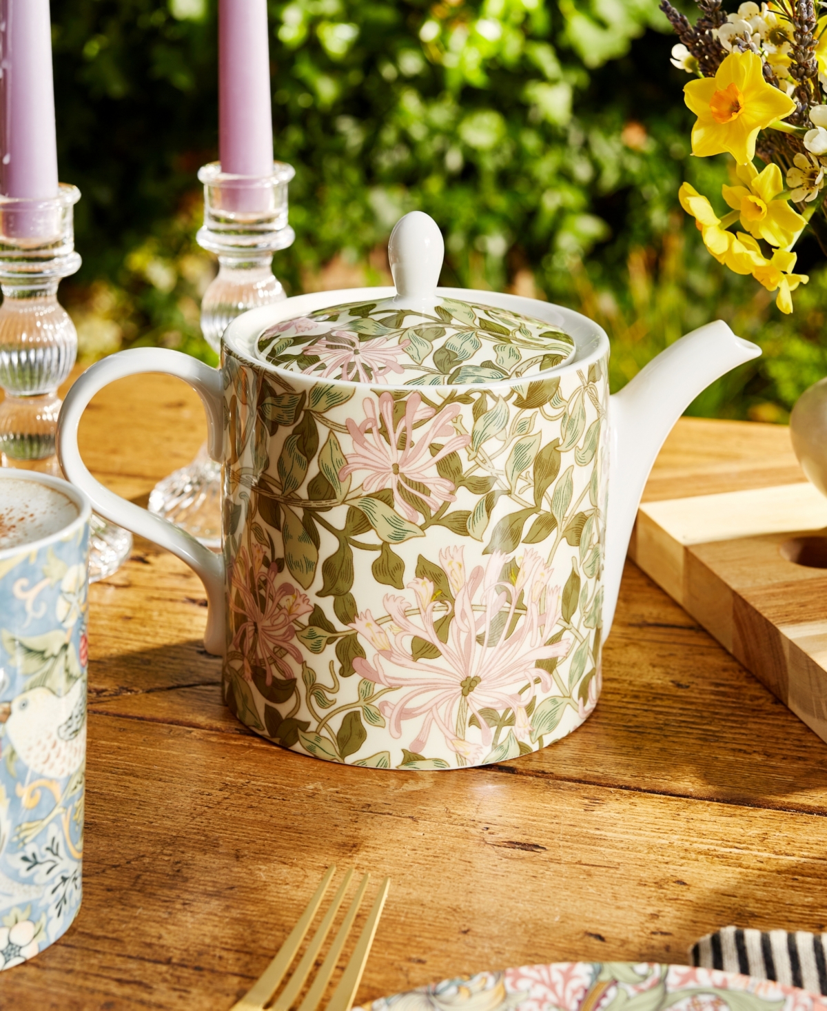 Spode Morris & Co. Honeysuckle Teapot In Pink
