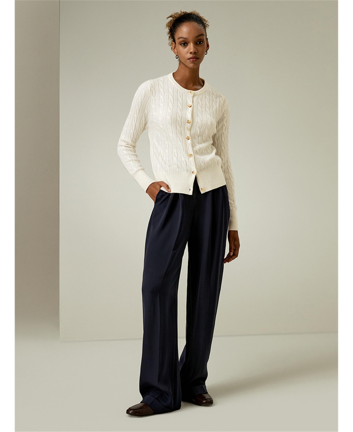 Lilysilk Women's Cable-Knit Cashmere Crewneck Cardigan