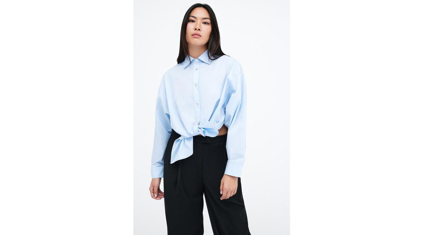 Женская рубашка Marcella Ezra Cropped-Back Cotton Poplin Button-Up with Dolman Sleeves, цвет: Светлый синий — фото 1