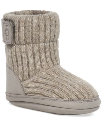 UGG kids Skylir Boot deals black and grey fur