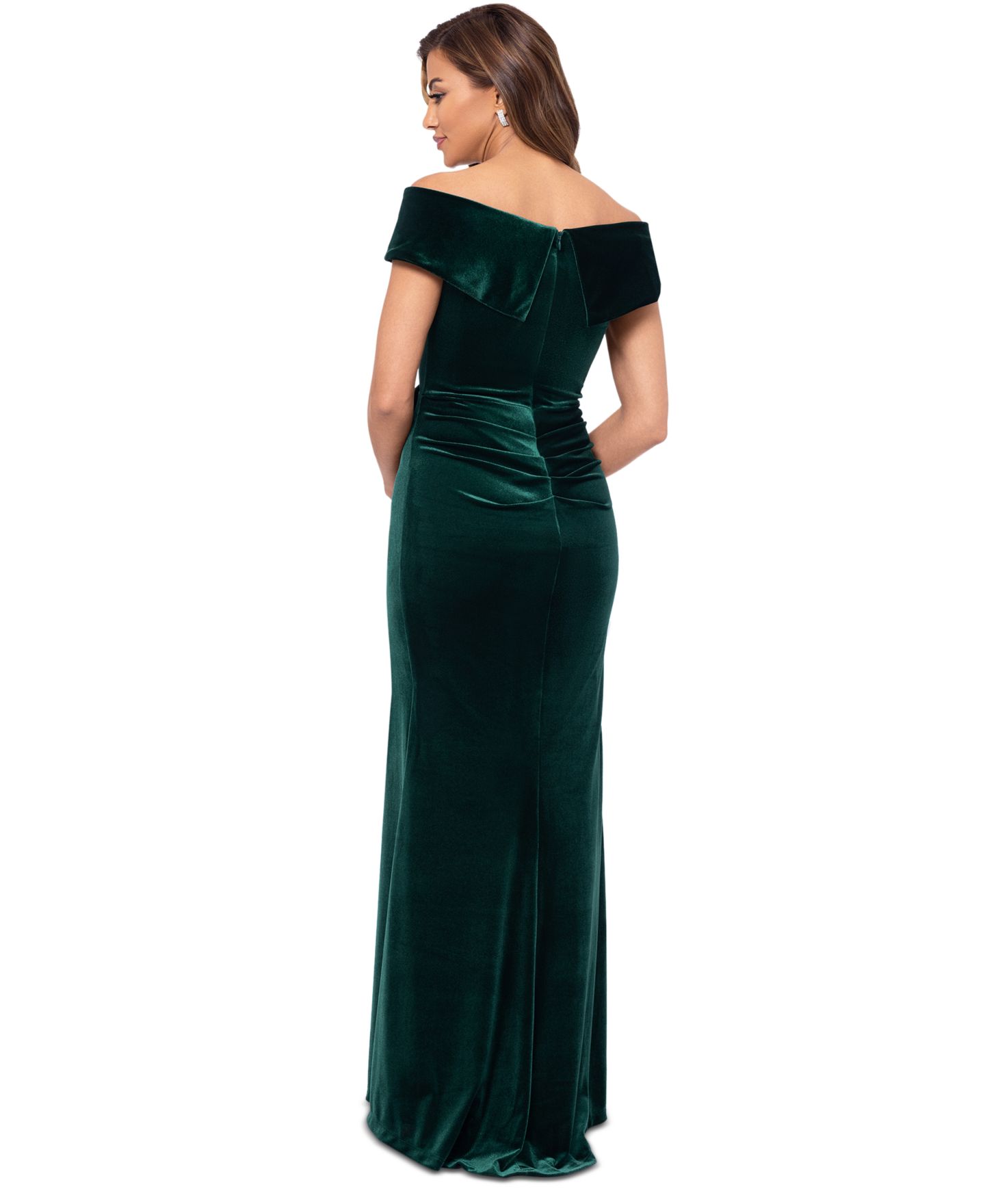 Женское платье XSCAPE Petite Ruffled Off-The-Shoulder Velvet Gown, цвет: Тёмно-зелёный — фото 2