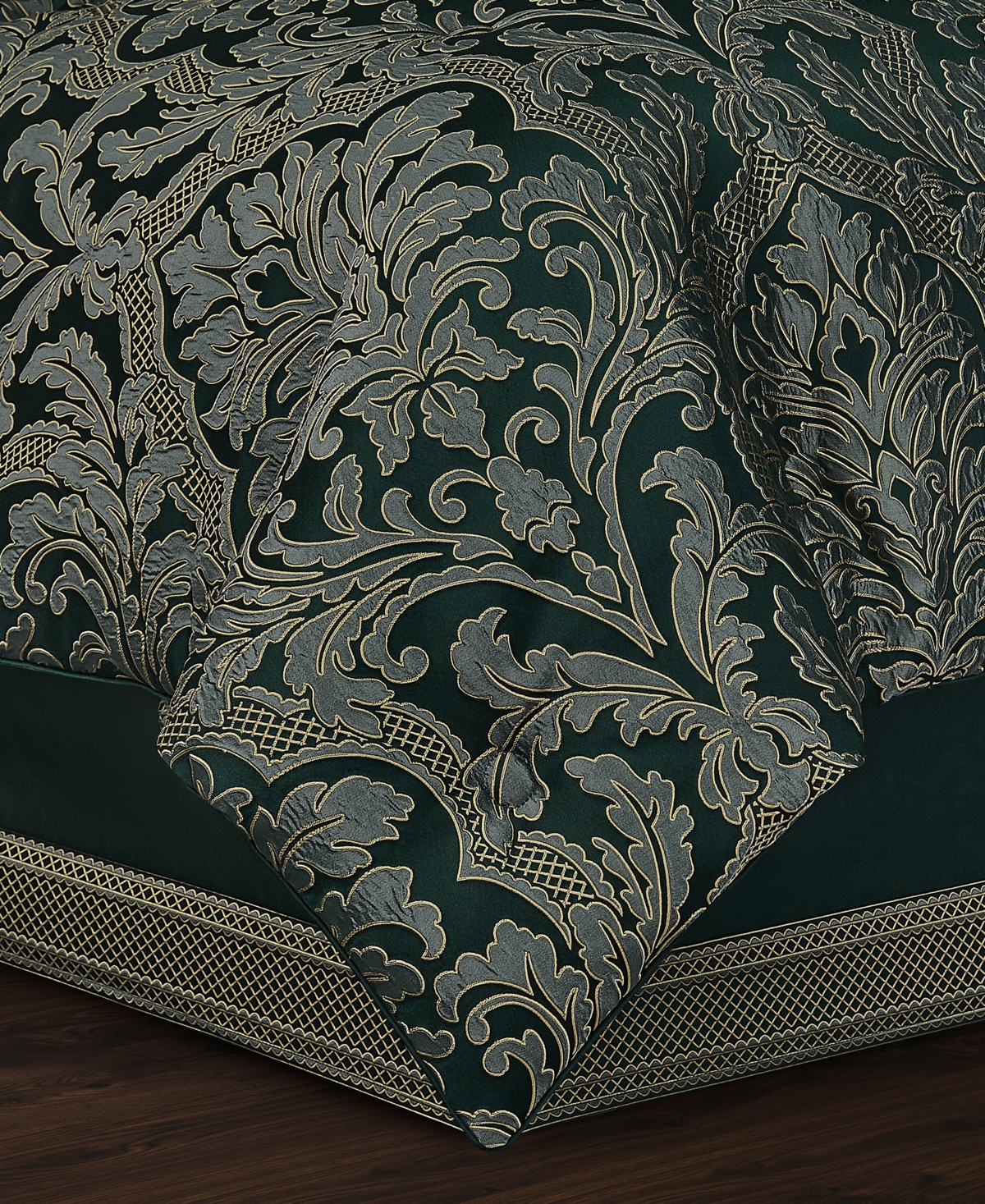 J Queen New York Bellini 4-pc. Comforter Set, Queen In Forest