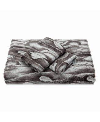 Premium Faux Fur Duvet Cover Set - Faux Fur & Minky Blanket Duvet Cover (104” x 90”) & 2 Pillow Shams (20” x 36”) - 3-Piece Set, Leopard, King