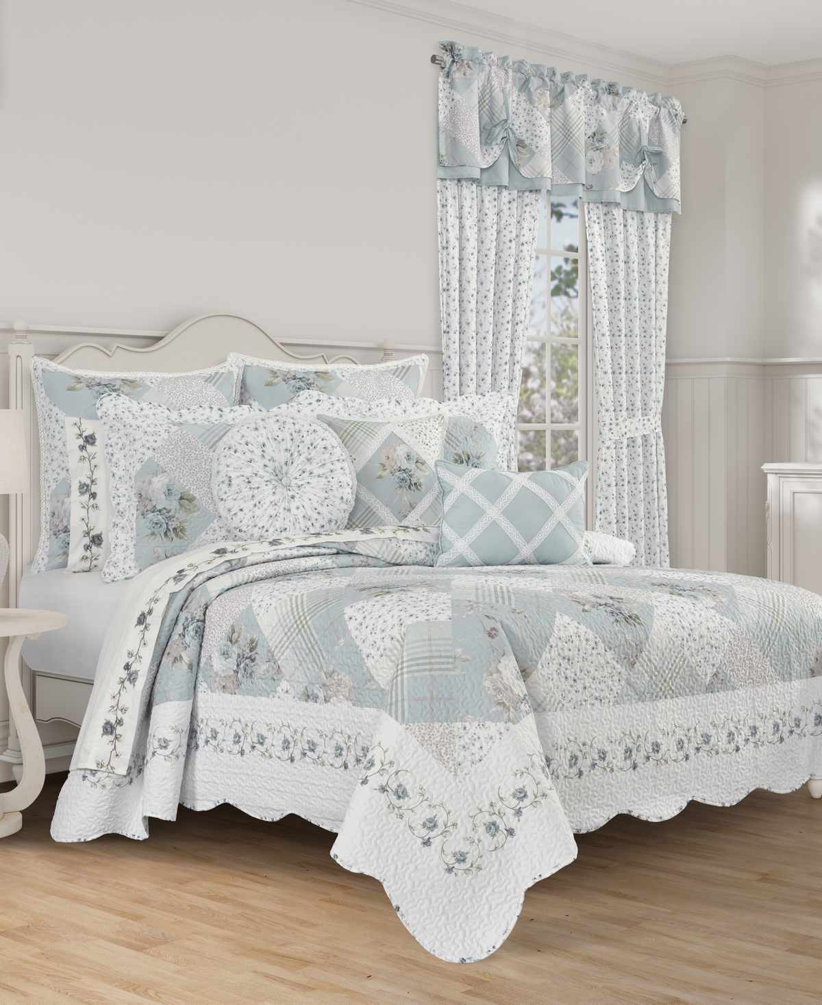 Shop Royal Court Bungalow 3-pc. Quilt Set, Full/queen In Spa