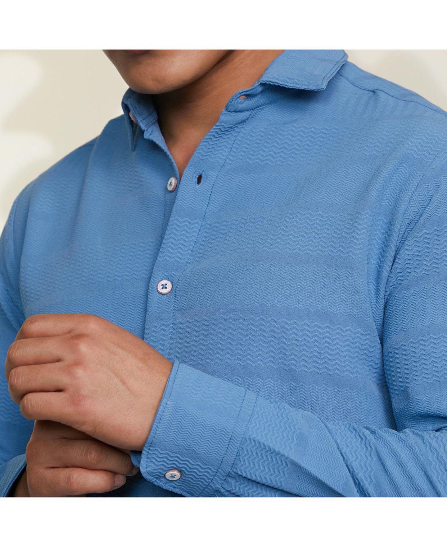 Мужская рубашка Cahoot Campus Sutra Sky Blue Chevron-Textured, цвет: Синий — фото 6