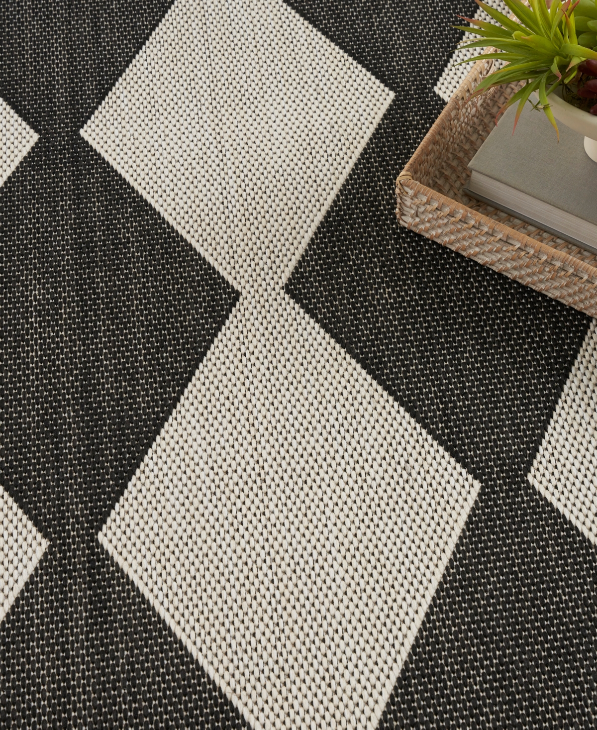 Nourison Home Positano Pos04 4'x6' Area Rug In Black