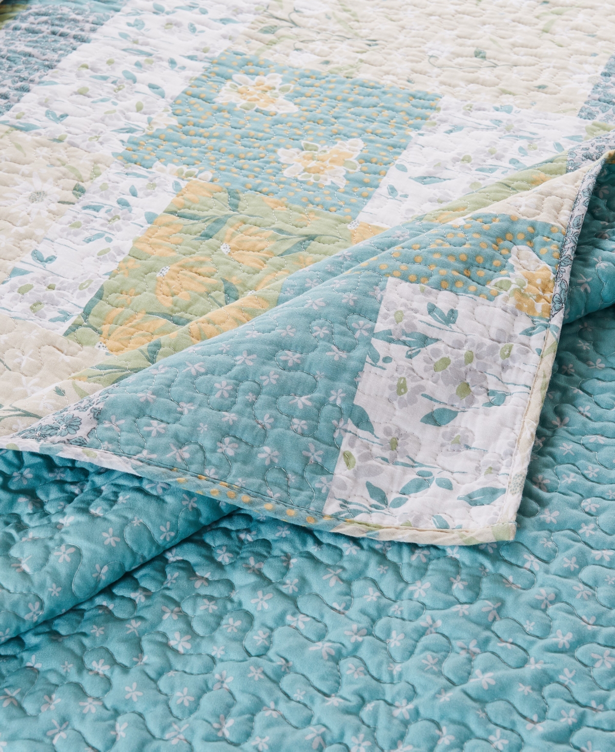 Macy's Evangeline Modern Floral Reversible 2-pc. Quilt Set, Twin/twin Xl In Mist