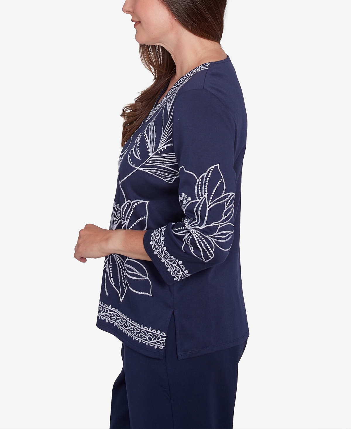 Alfred Dunner Plus Size Block Island Dynamic Floral Embroidered V-neck Top In Navy