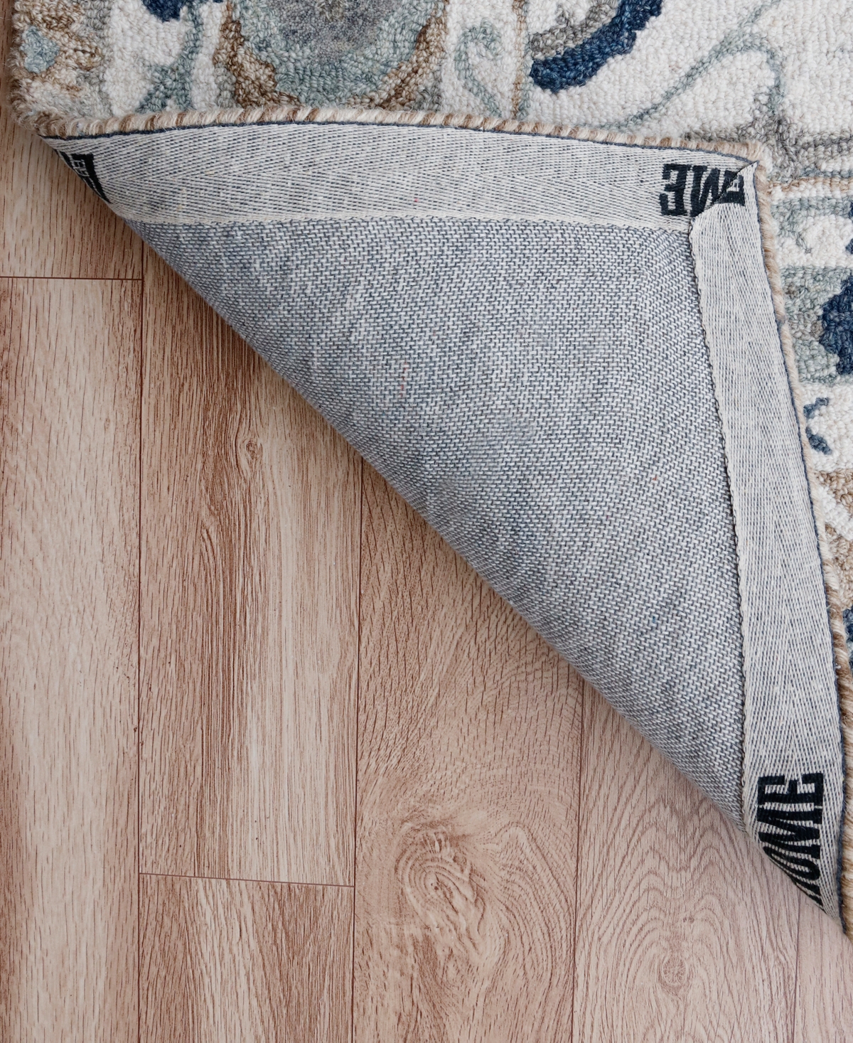 Lr Home Hans Hns-791 7'9" x 9'9" Area Rug