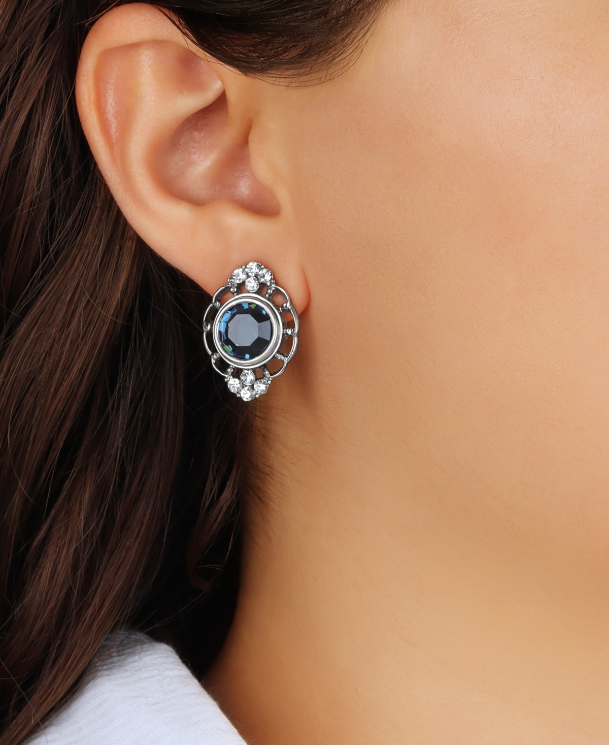2028 CRYSTAL FILIGREE BUTTON EARRINGS 
