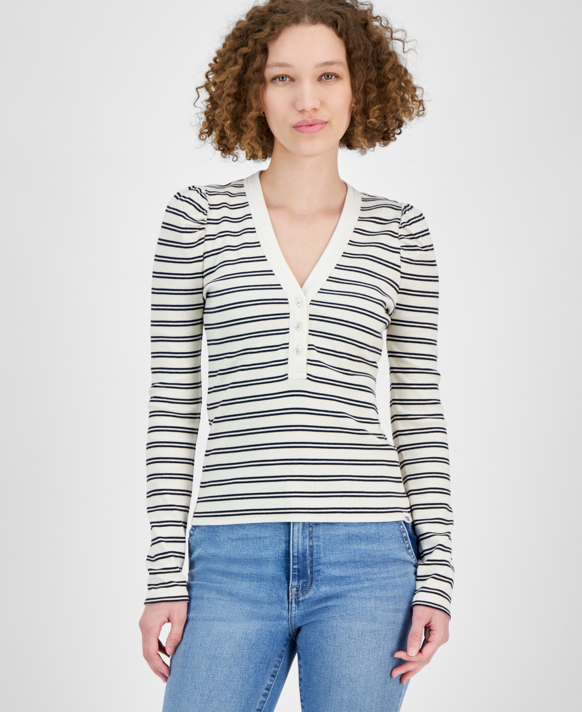 Women's Gathered-Shoulder V-Neck Top - EGGNOG/BLK