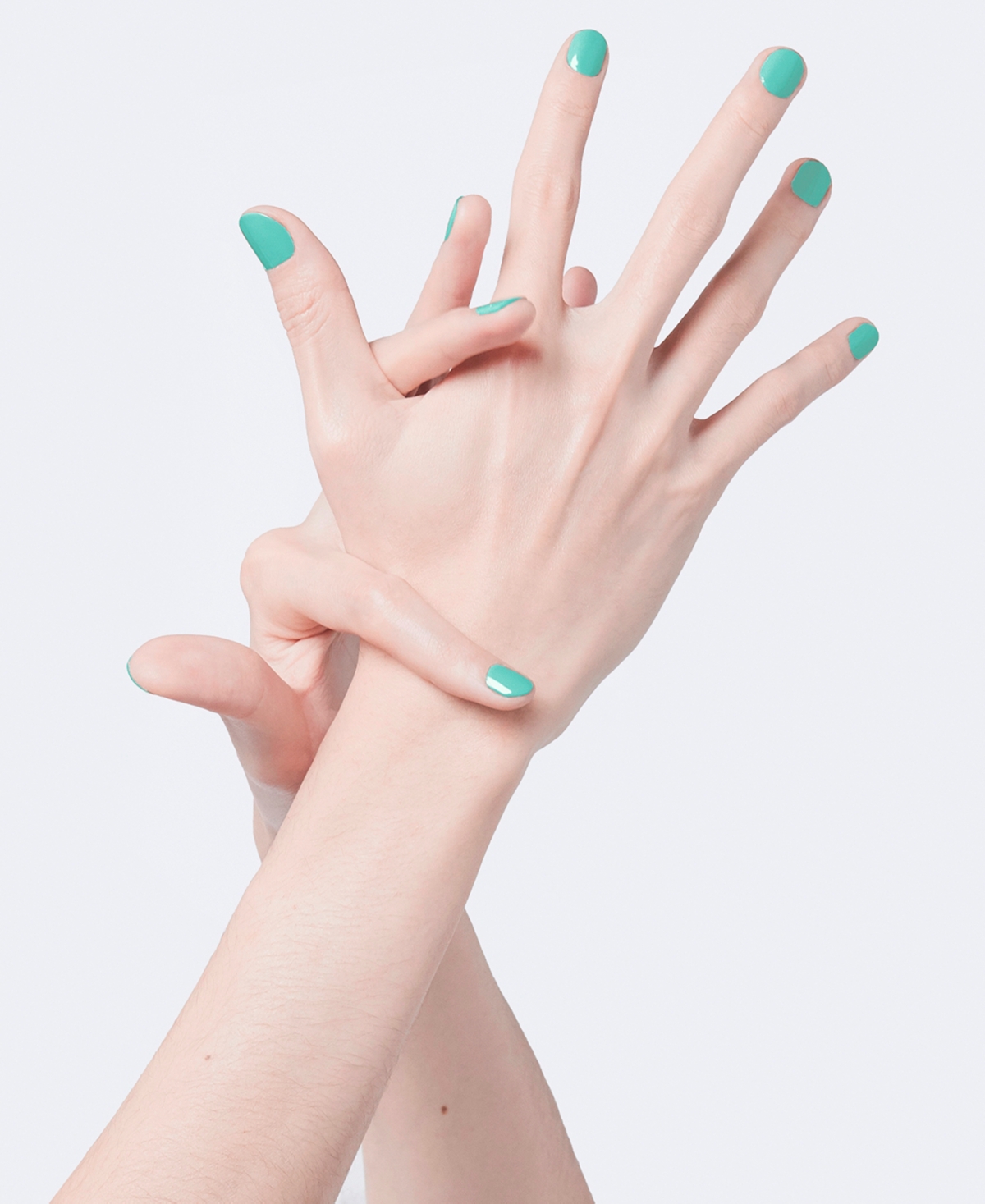 Shop Gucci Vernis A Ongles Glossy Nail Polish In 713 - Dorothy Turquoise