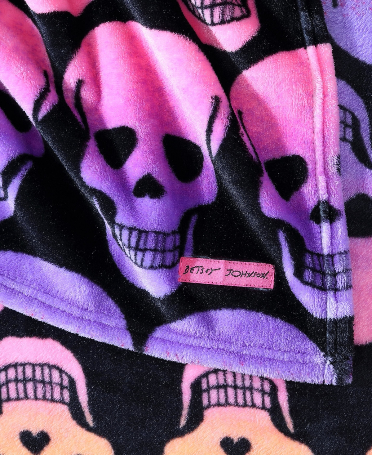 BETSEY JOHNSON HALLOWEEN ULTRA SOFT PLUSH FLEECE THROW, 70" X 50" 