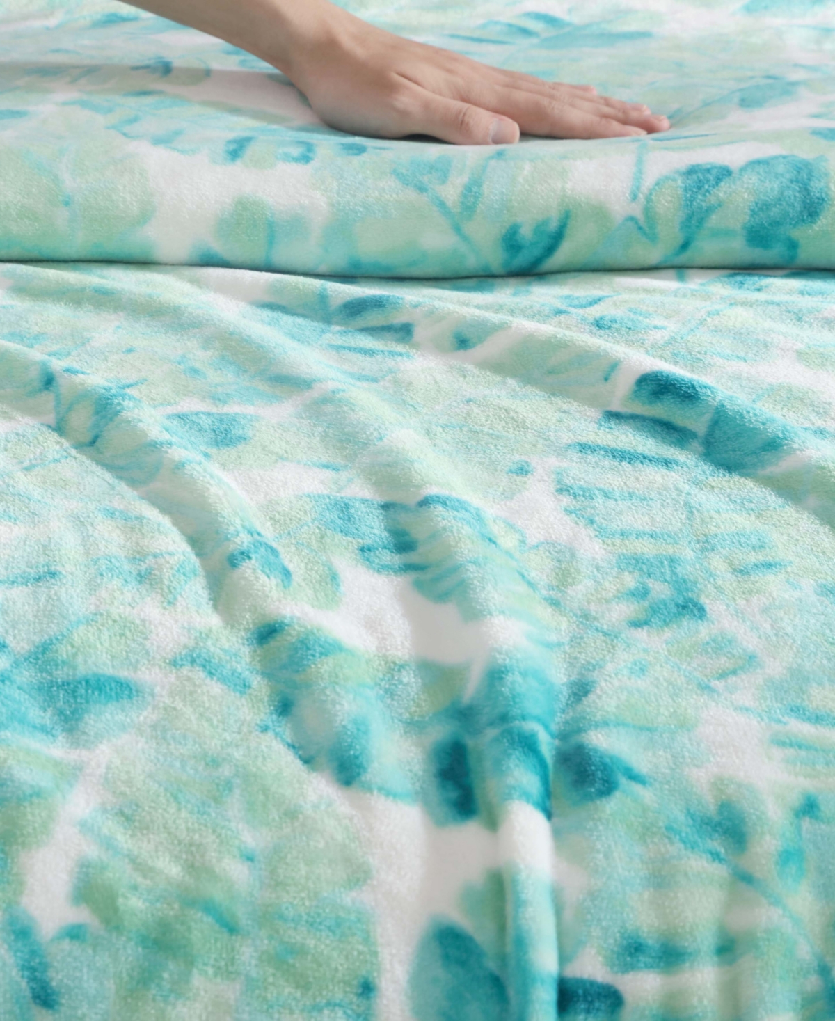Tommy Bahama Home Ultra Soft Plush Fleece Throw, 70" X 50" In Green