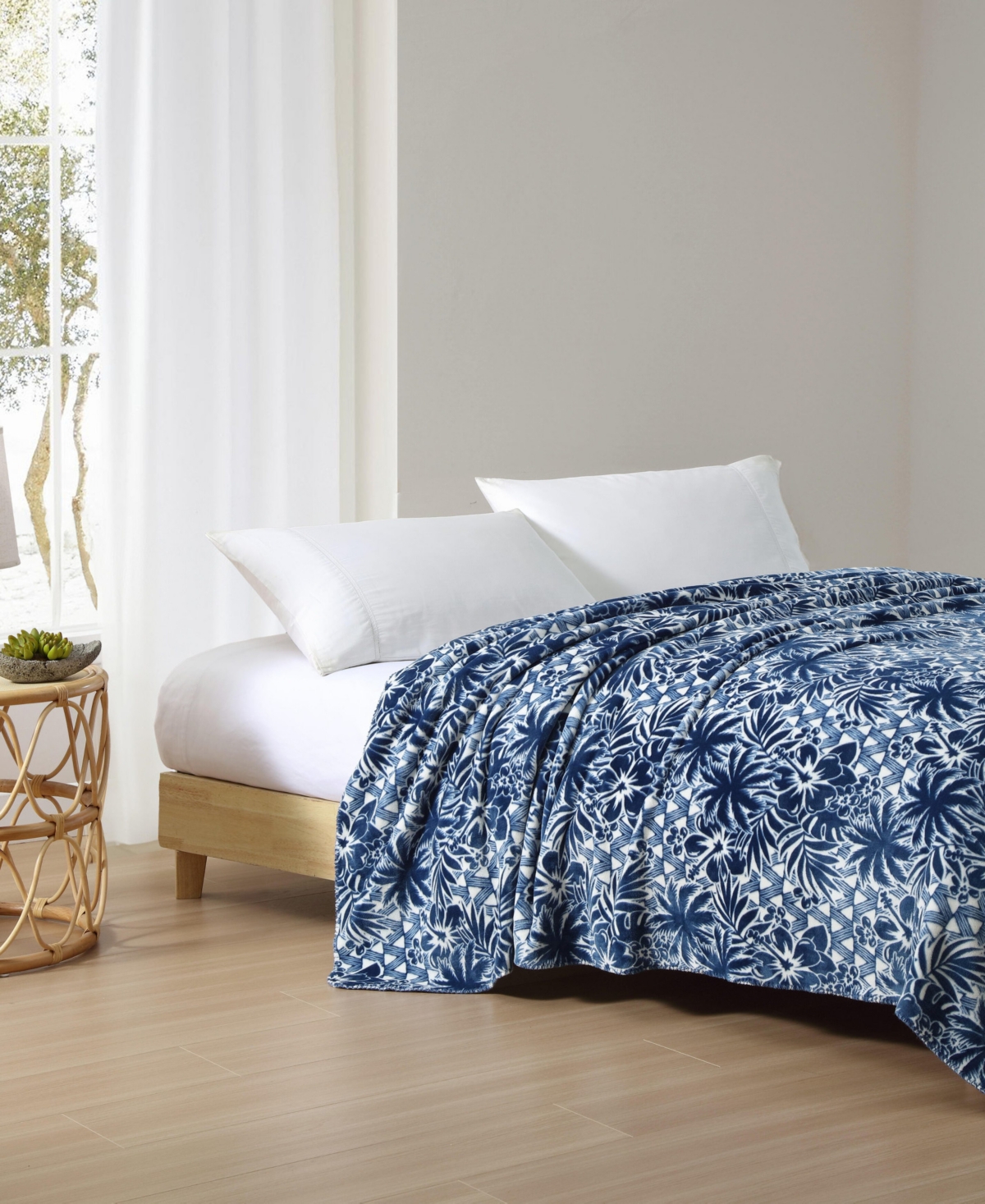Tommy Bahama Home Closeout!  Lanikai Fronds Flannel Blanket, King In Blue