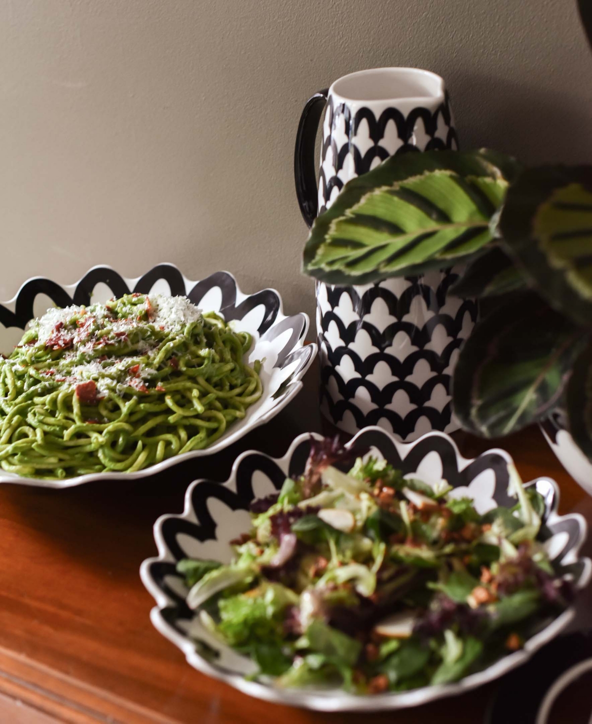 Coton Colors Arabesque Scallop Pasta Bowl In Black