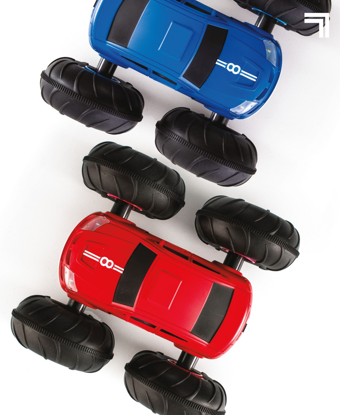 Детская игрушка Sharper Image Remote Control Cars Flip Stunt Rally Toy, 2-in-1 Reversible Car — фото 7