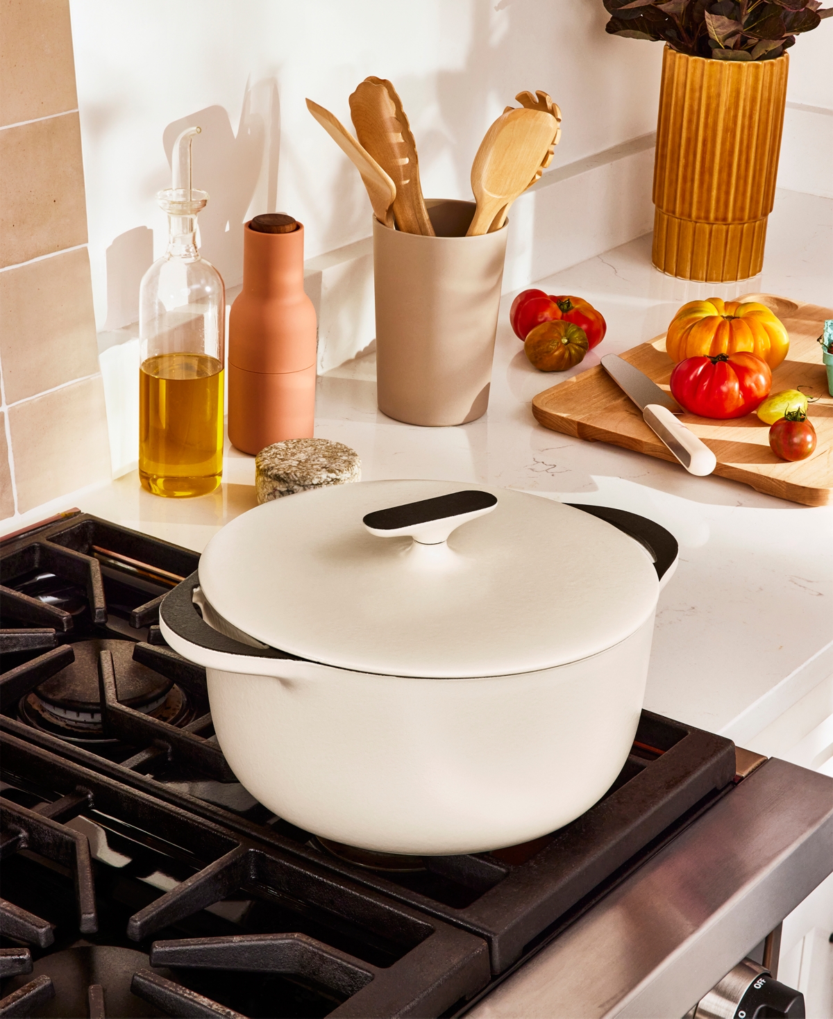 Caraway 6.5-quart Cast Iron Dutch Oven In Light Mist