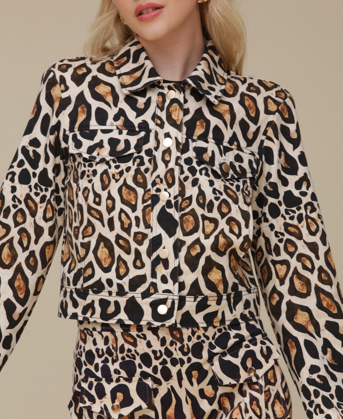 Shop Avec Les Filles Women's Cotton Cropped Printed Jacket In Leopard