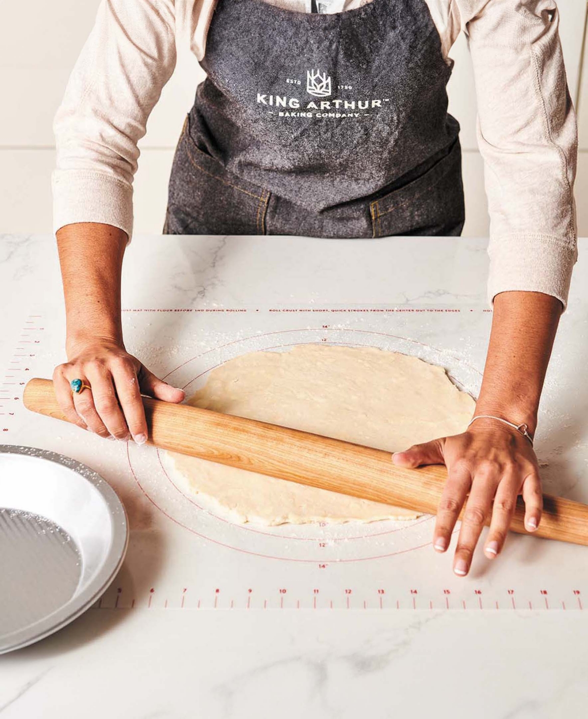 King Arthur Baking Company 18" X 24.5" Nonslip Rolling Mat In White,red