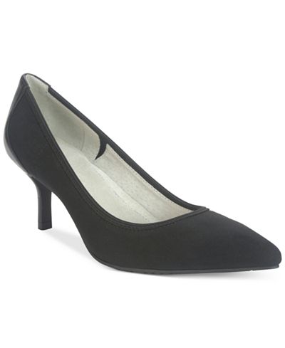 Tahari Toby Stretch Pumps