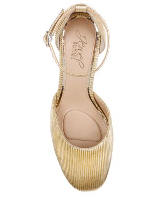 Women's Stephanie Closed Toe Platform Pumps