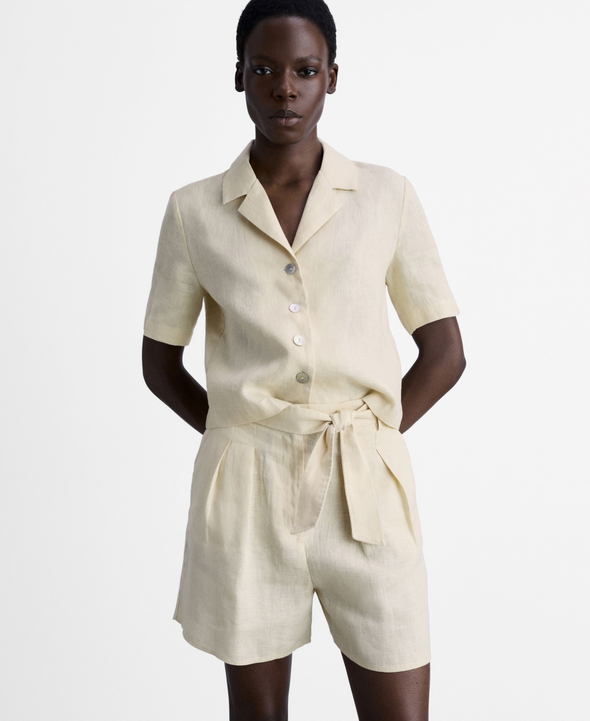 Women's Belted Linen Shorts - Beige