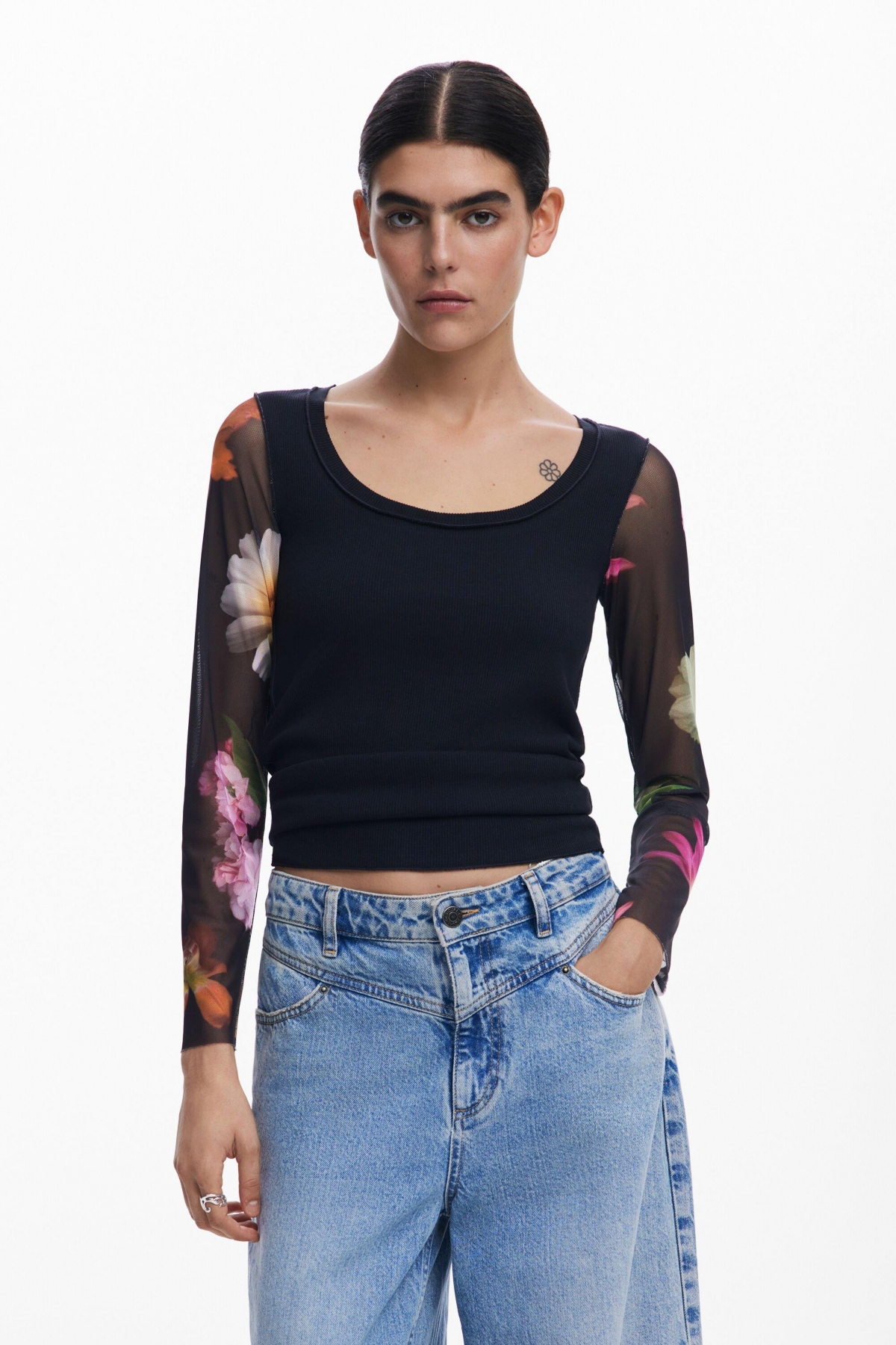 Women's T-shirt with printed sleeves - Black