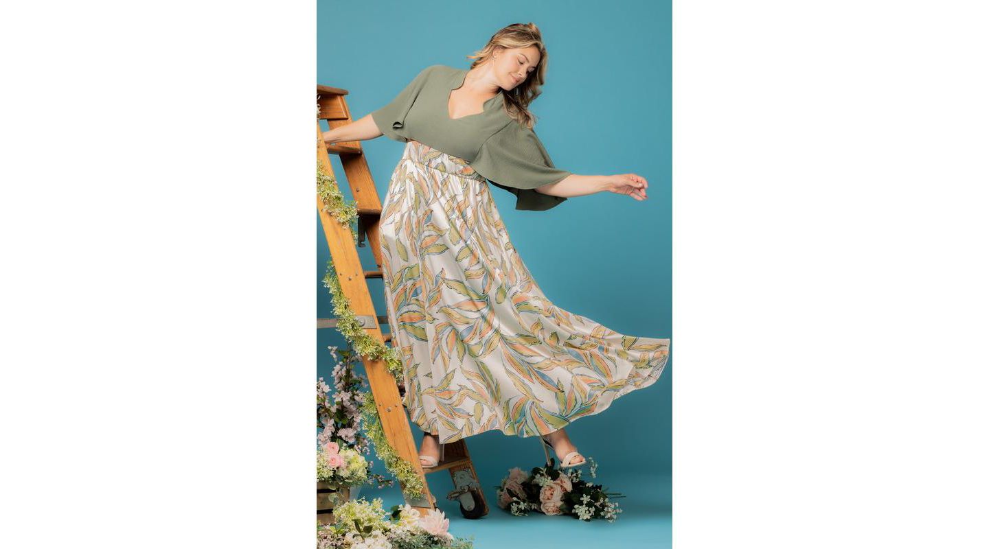 Женское платье Kiyonna Plus Size Avisa Flowy A Line Evening Gown, цвет: Светлый бежевый — фото 4